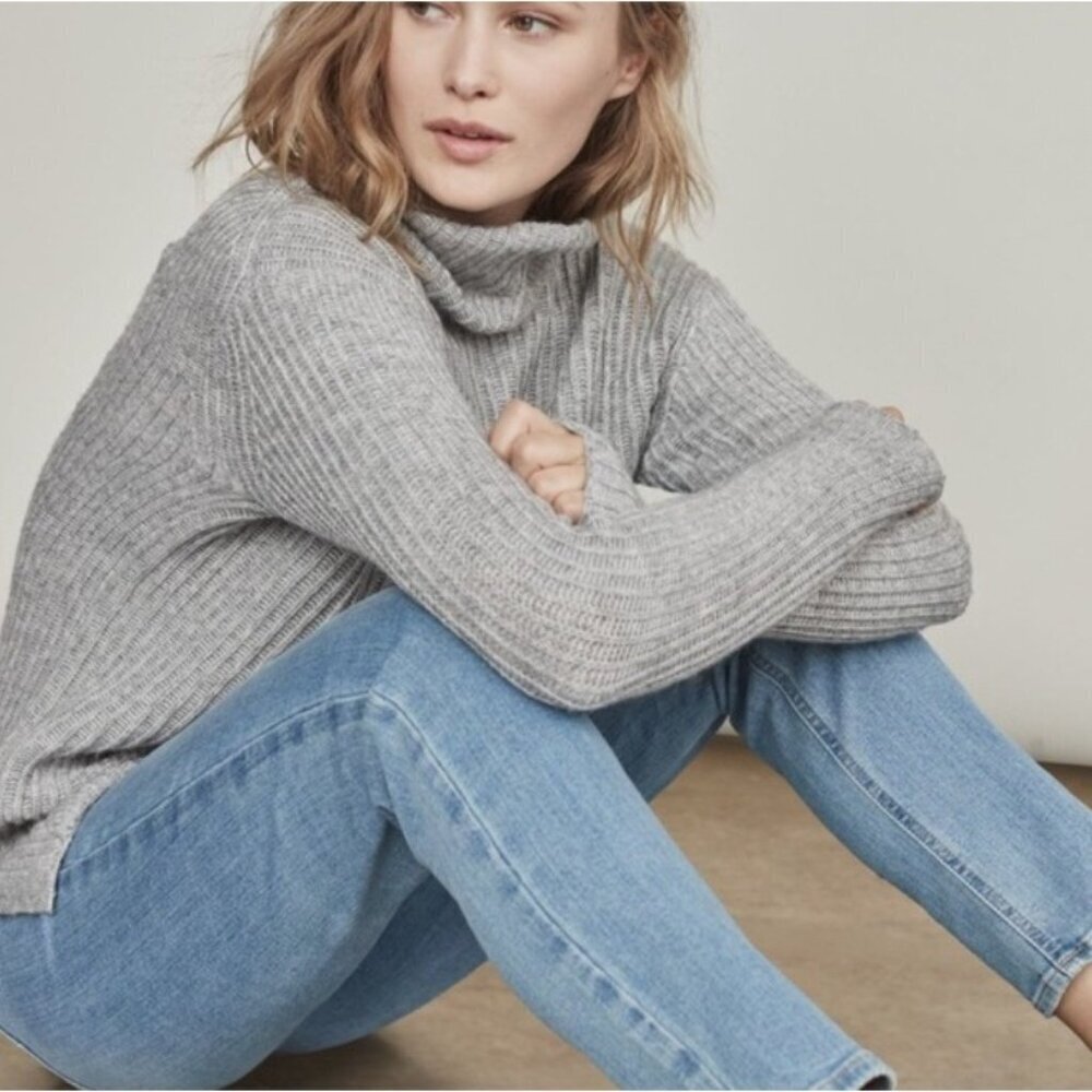 ELIZABETH and JAMES Ash Gray Minimalist Ribbed Knit Turtleneck Sweater Size S